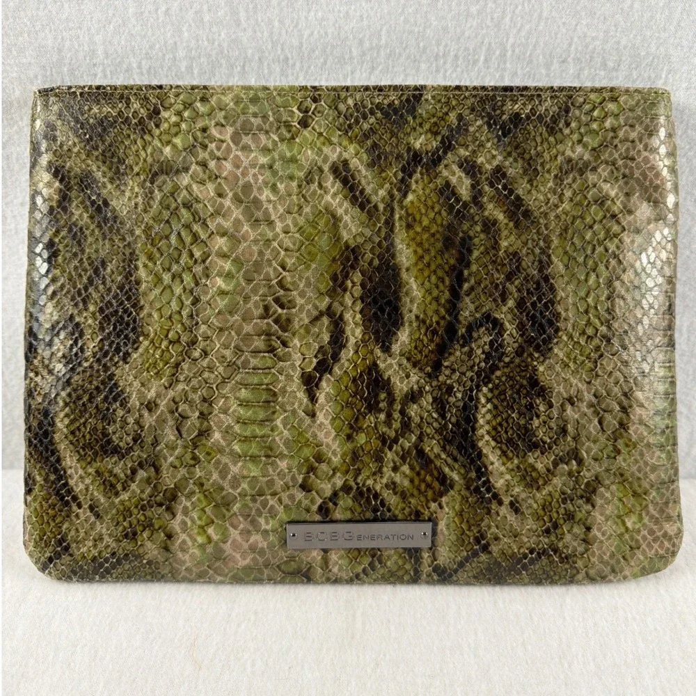 BCBGeneration Green Snakeskin Embossed Faux Leather Zip Top Clutch Bag Accessory